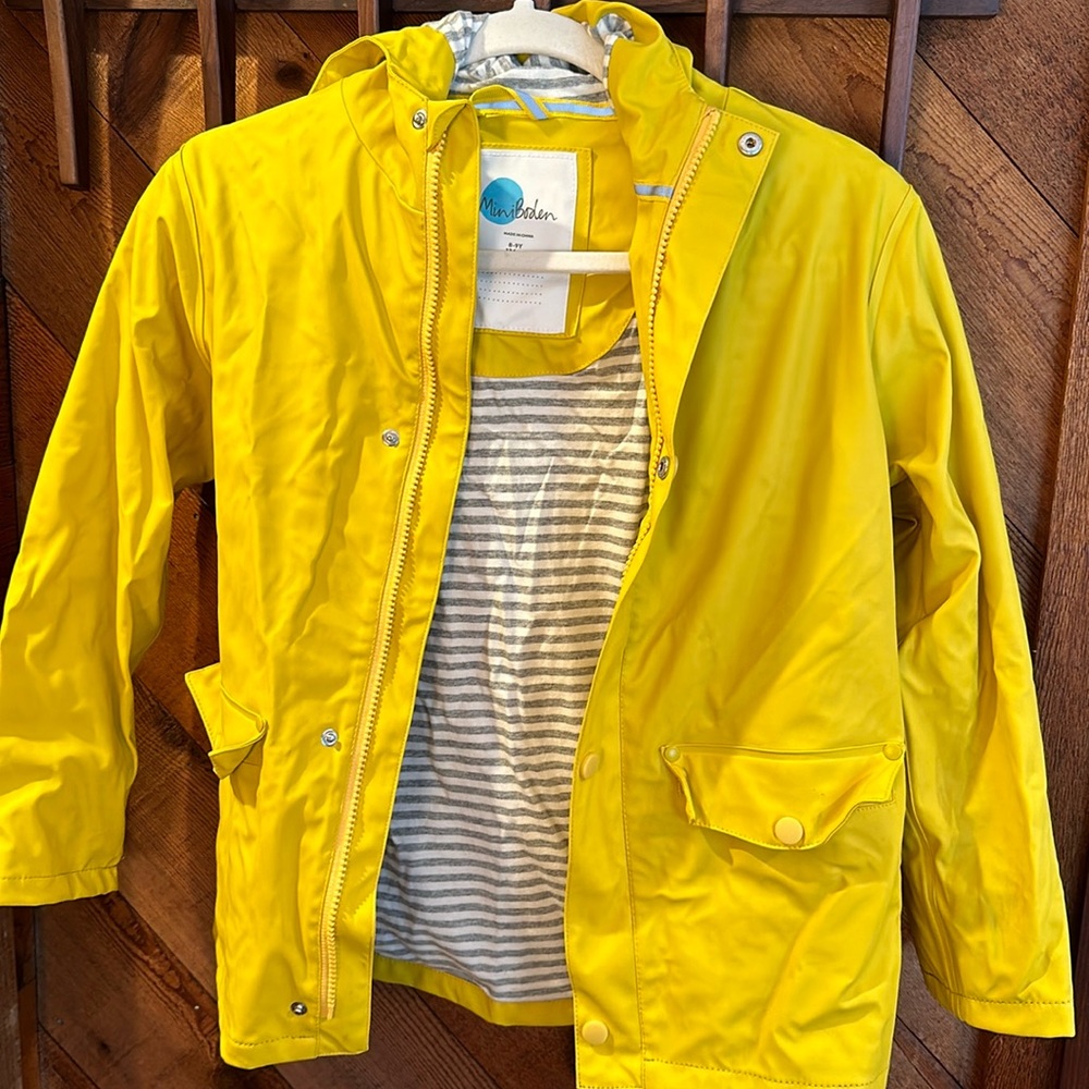 Mini Boden yellow raincoat size 8-9Y, 134 cm.